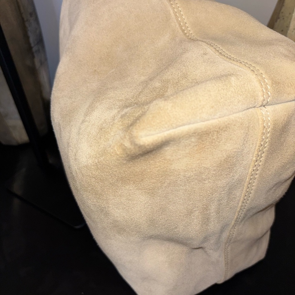 Elegant Cream Suede Tote Bag - Picture 9 of 10